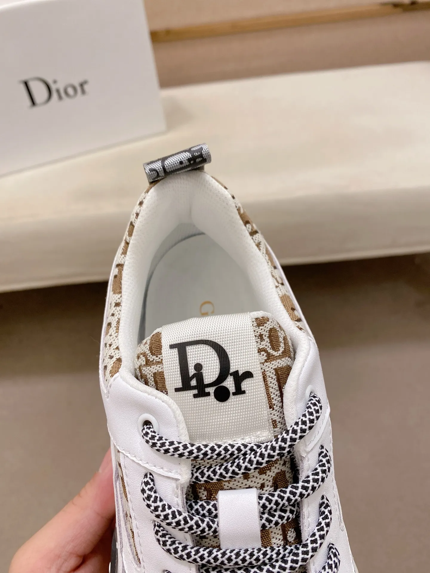 Men's shoes💰 462💰🇮🇹🇮🇹Dior d The new model is on sale at the same time at the counter. The upper 🇮🇹 is imported Italian first-layer cowhide, and the lining is fully imported sheepskin 💪💪. It is a complete 1⃣️ to 1⃣️ replica 🇮🇹💪💪, ⚠ Sole: The original sole is specially provided by the original factory. The exclusive movable molded sole is super comfortable. ⚠Original factory single goods, 🔍🔍high quality, you can enter and leave the counter at will, welcome to compare⚠. Code number:38-44